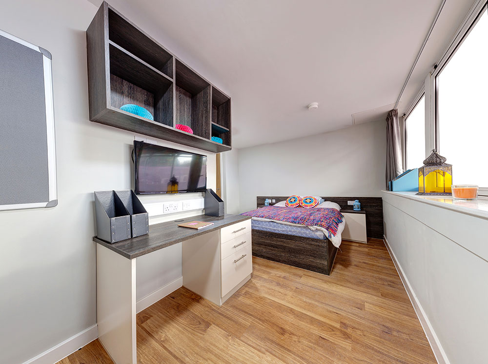 Premium Studio Double Bed student flat to rent on Hounds Gate