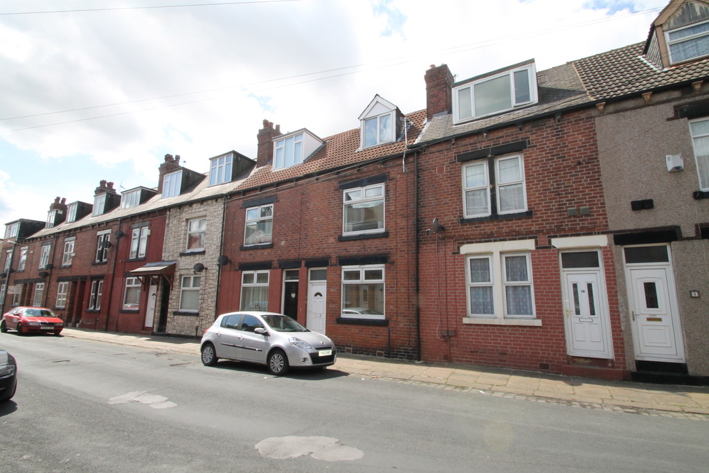 3 bed student house to rent on Dawlish Avenue, Leeds, LS9 9DT StuRents