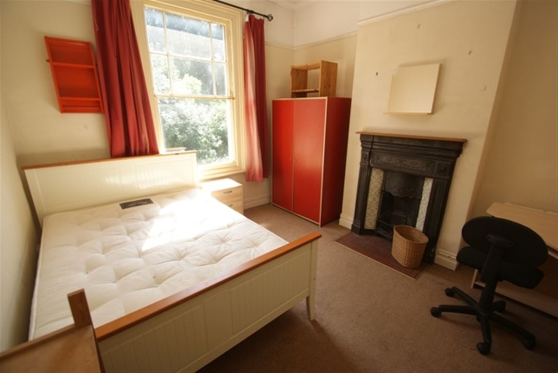 8 bed student house to rent on Cromwell Road, Bristol, BS6 5HD StuRents