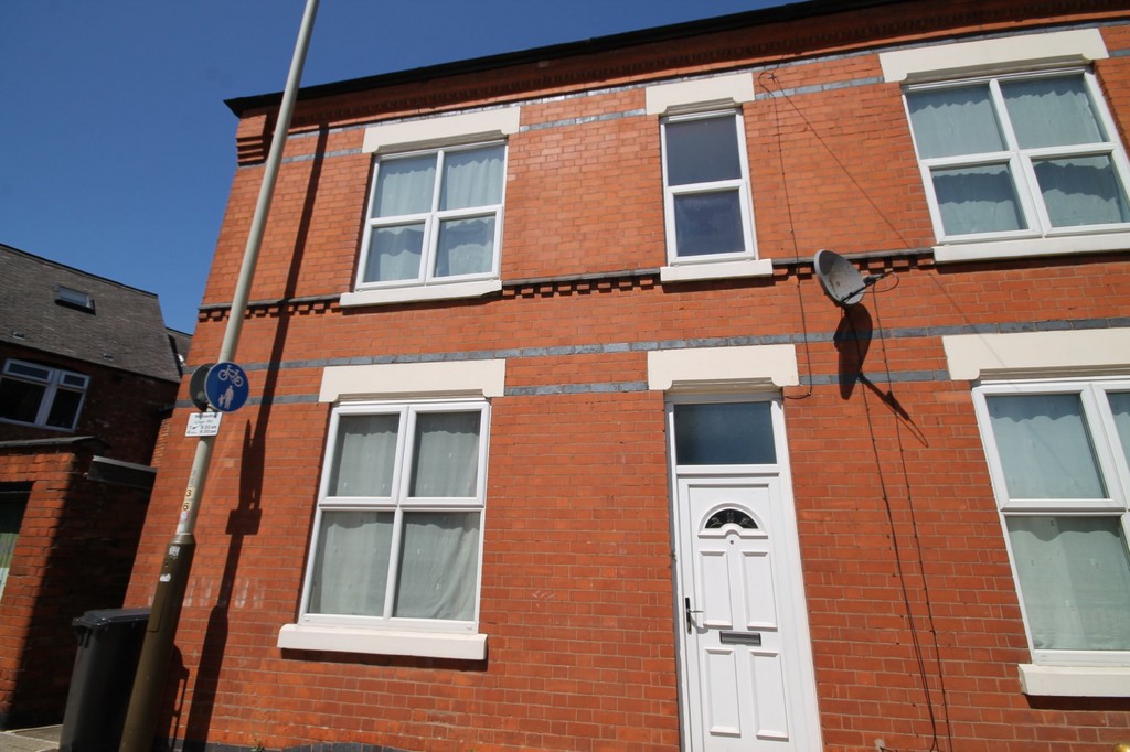 4 bed student house to rent on Upperton Road, Leicester, LE3 0BH StuRents