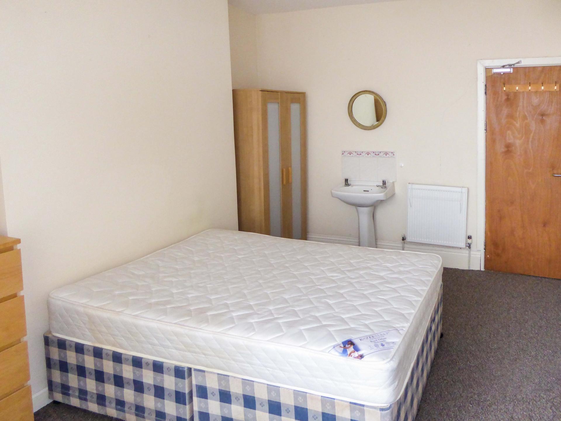 9 bed student house to rent on Oystermouth Road, Swansea, SA1 3UL StuRents