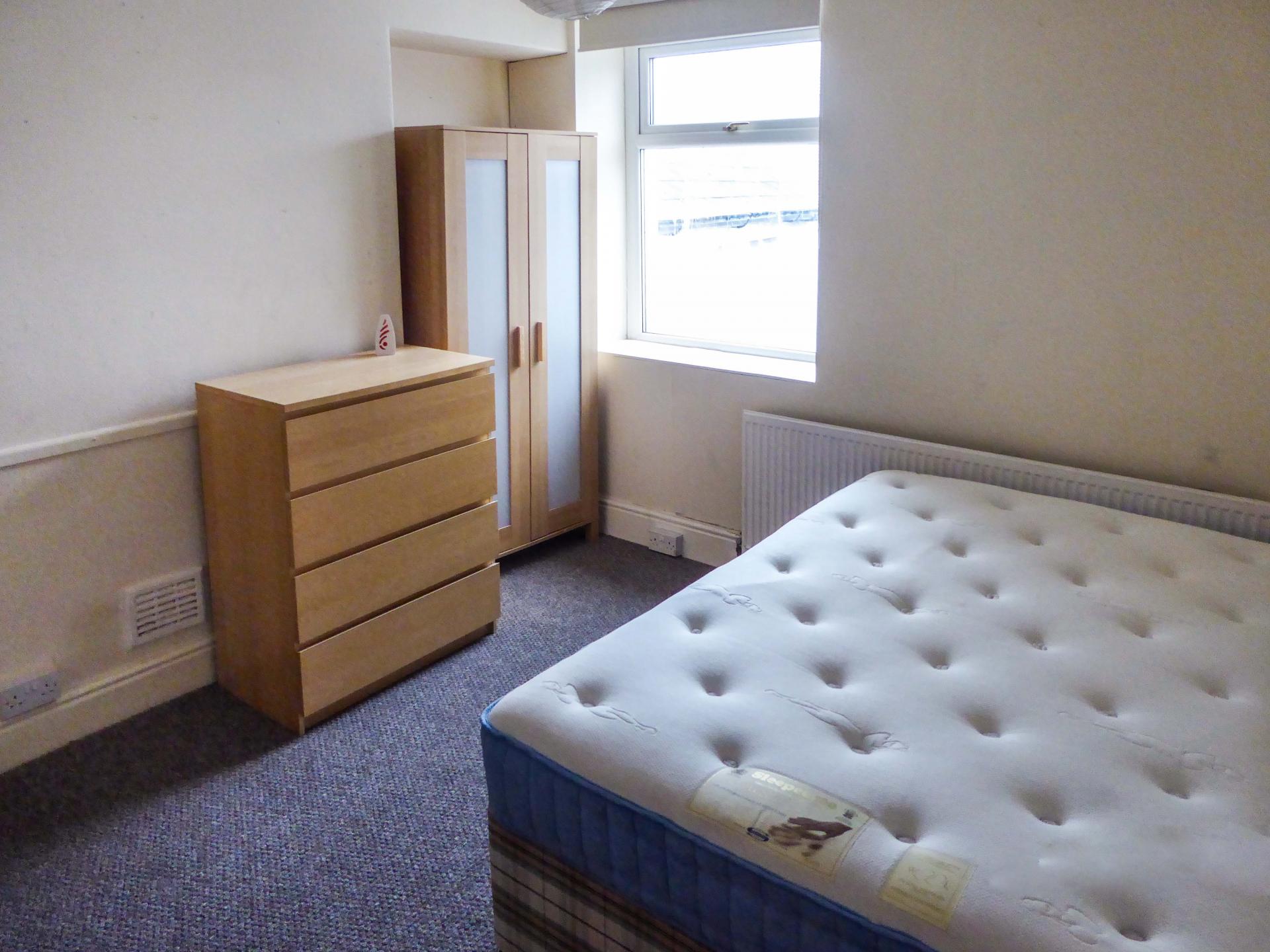 9 bed student house to rent on Oystermouth Road, Swansea, SA1 3UL StuRents