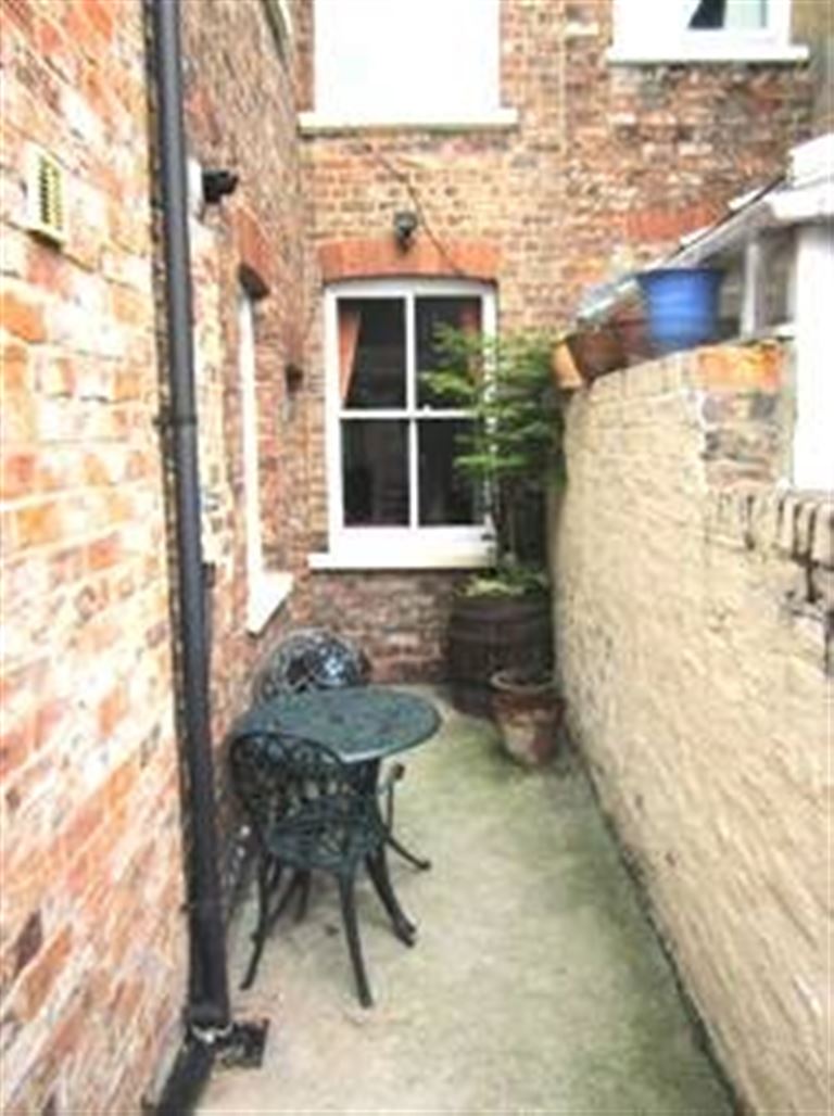 4 bed student house to rent on Alma Terrace, York, YO10 4DQ StuRents