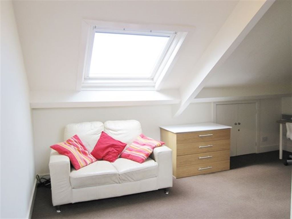 6 bed student house to rent on Fulford Road, York, YO10 4BD StuRents