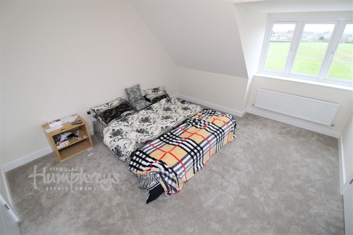 Student studio flat to rent on Repton Crescent, Woodley, RG6 1FL StuRents