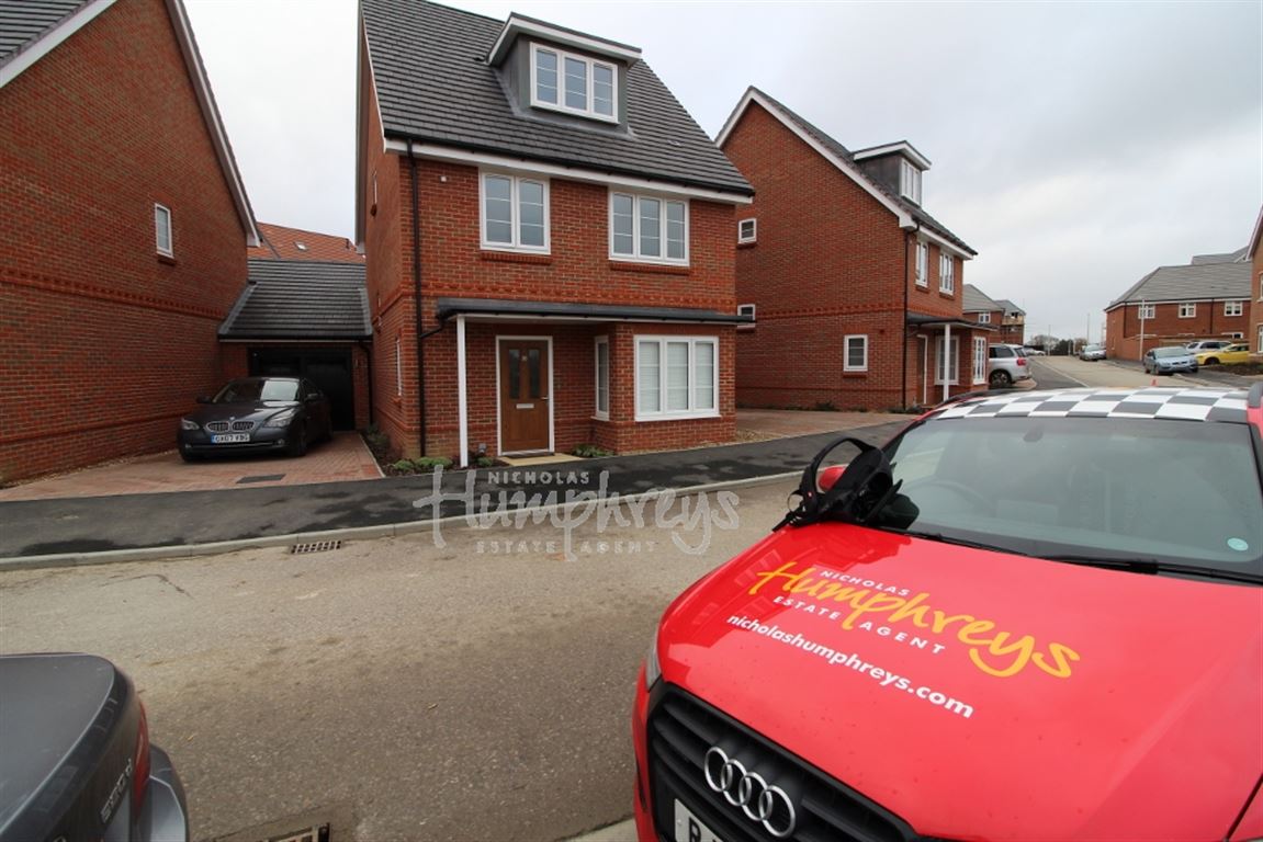 Student studio flat to rent on Repton Crescent, Woodley, RG6 1FL StuRents