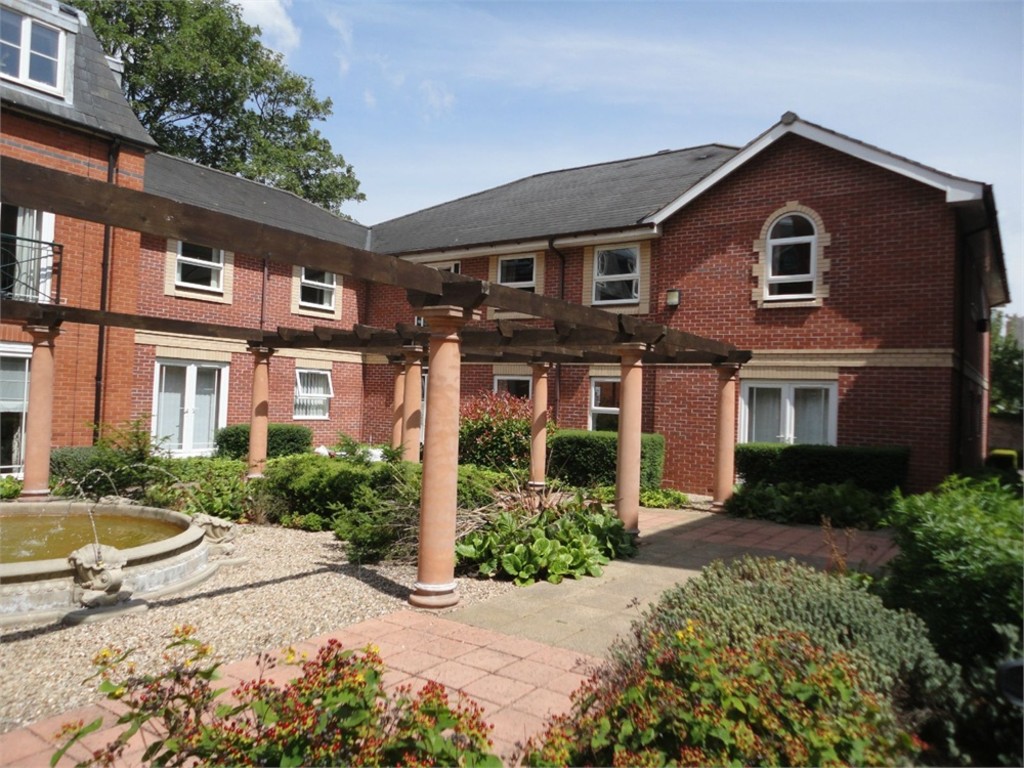 2 bed student house to rent on Cambridge Court, Nottingham, NG2 7NN