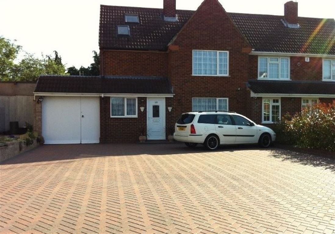 Student studio flat to rent on Silverdale Road, Earley, RG6 7ND StuRents