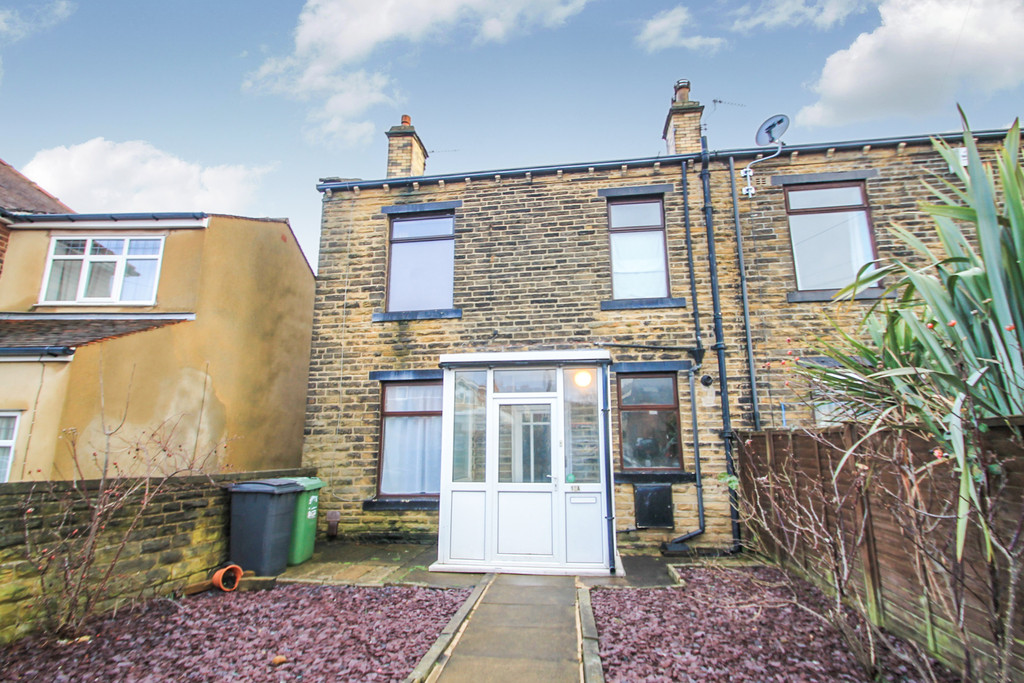 Student studio flat to rent on Brick Mill Road, Bradford, LS28 9EN