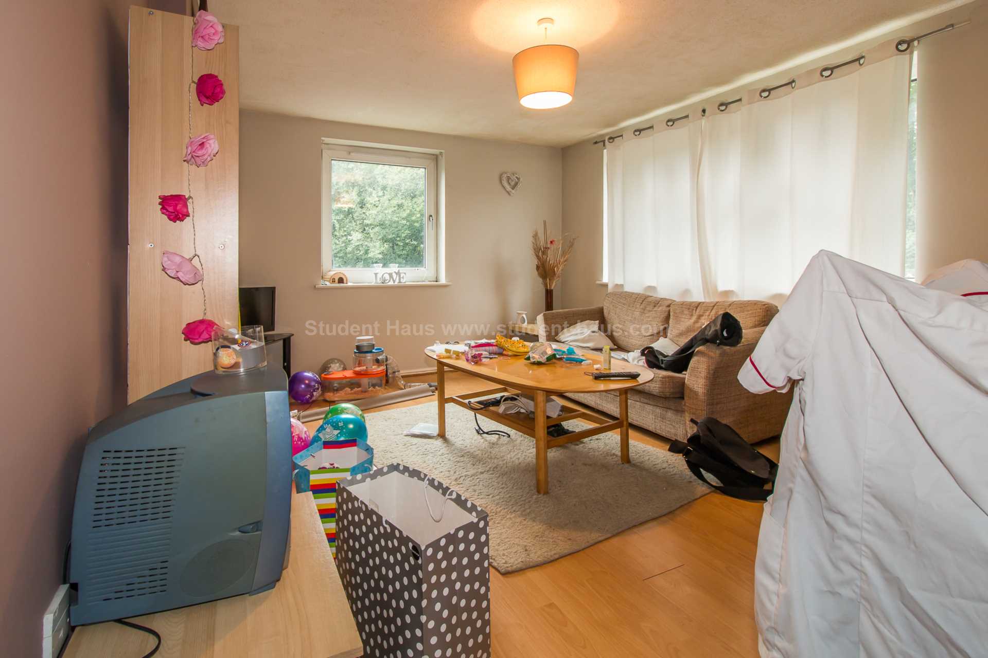 1 bed student house to rent on Kersal Way, Salford, M7 3FT StuRents