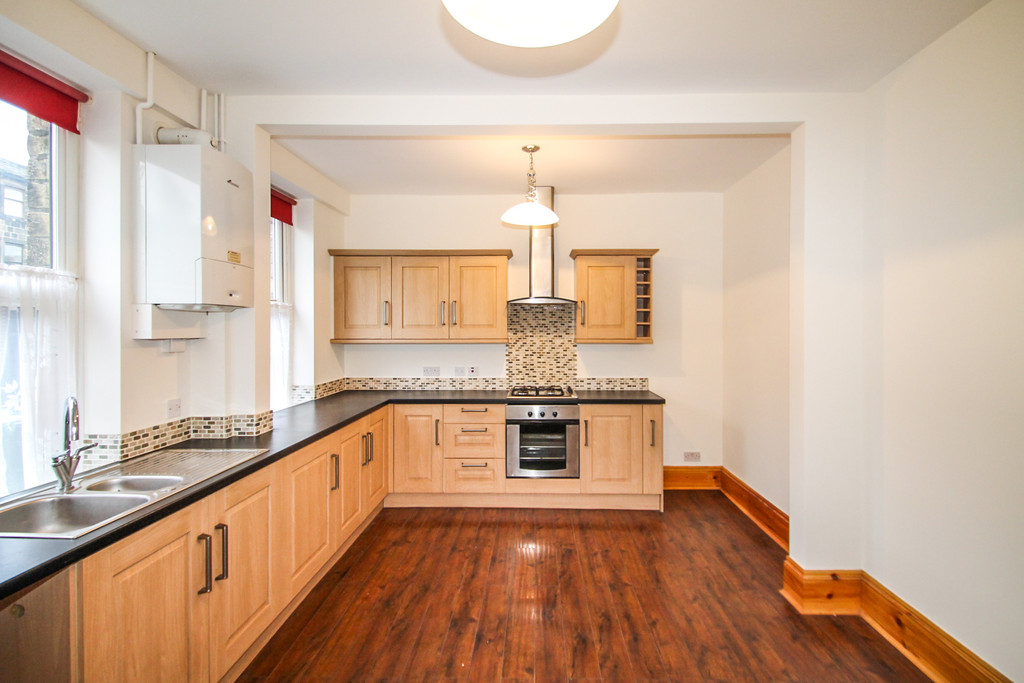 2 bed student house to rent on Salisbury Place, Calverley, LS28 5PX