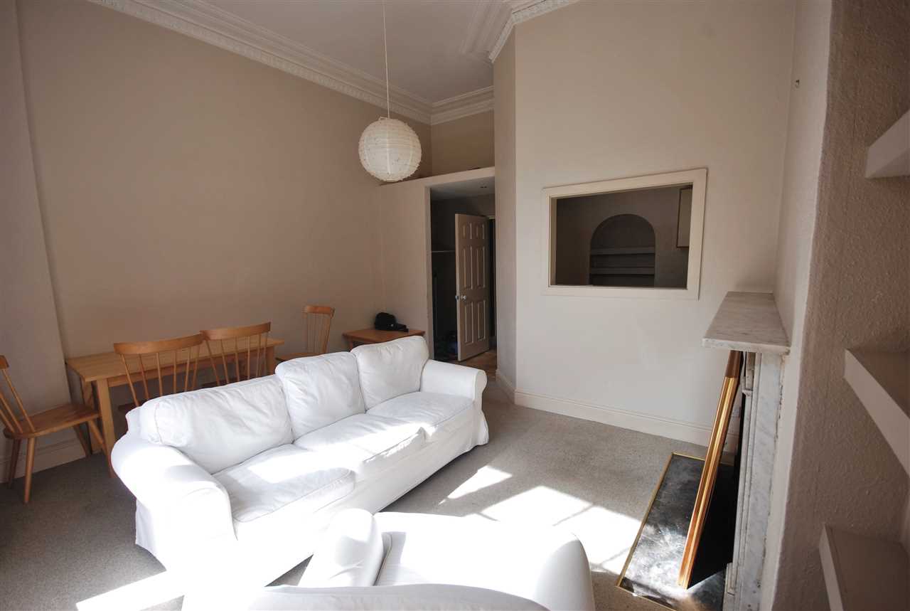 2 bed student house to rent on Hall Floor Flat Buckingham Place