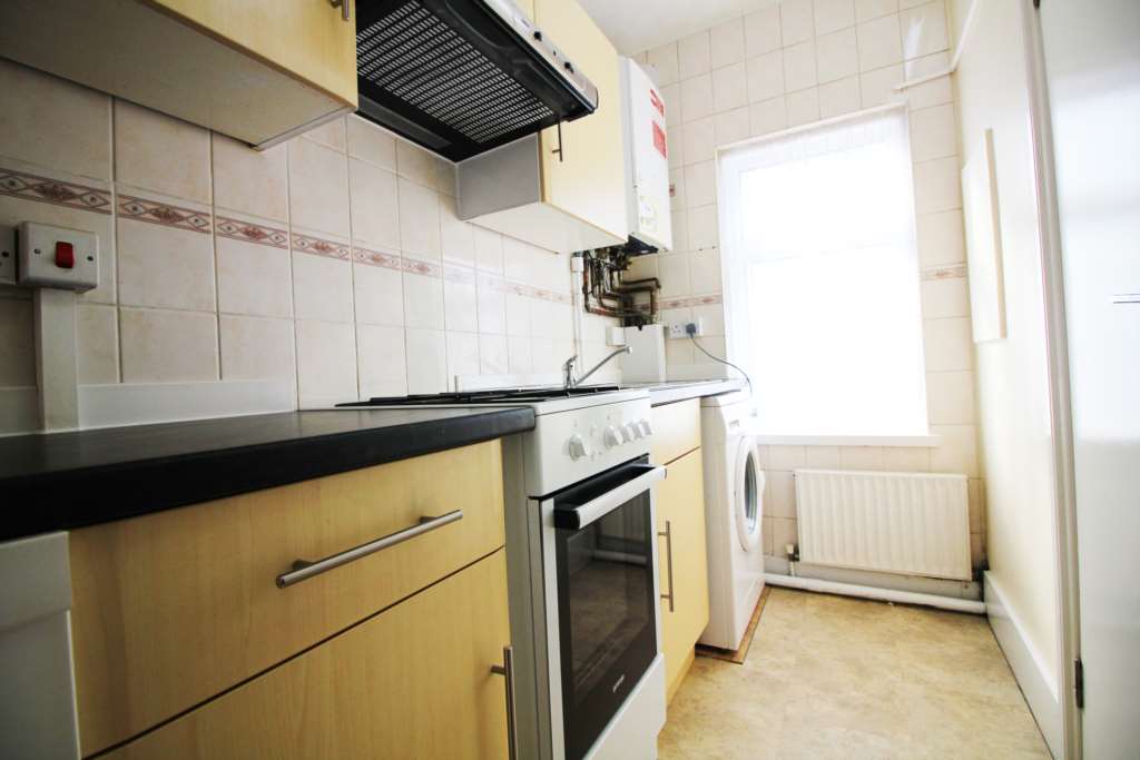 Student studio flat to rent on New Heston Road, Hounslow, TW5 0LF ...