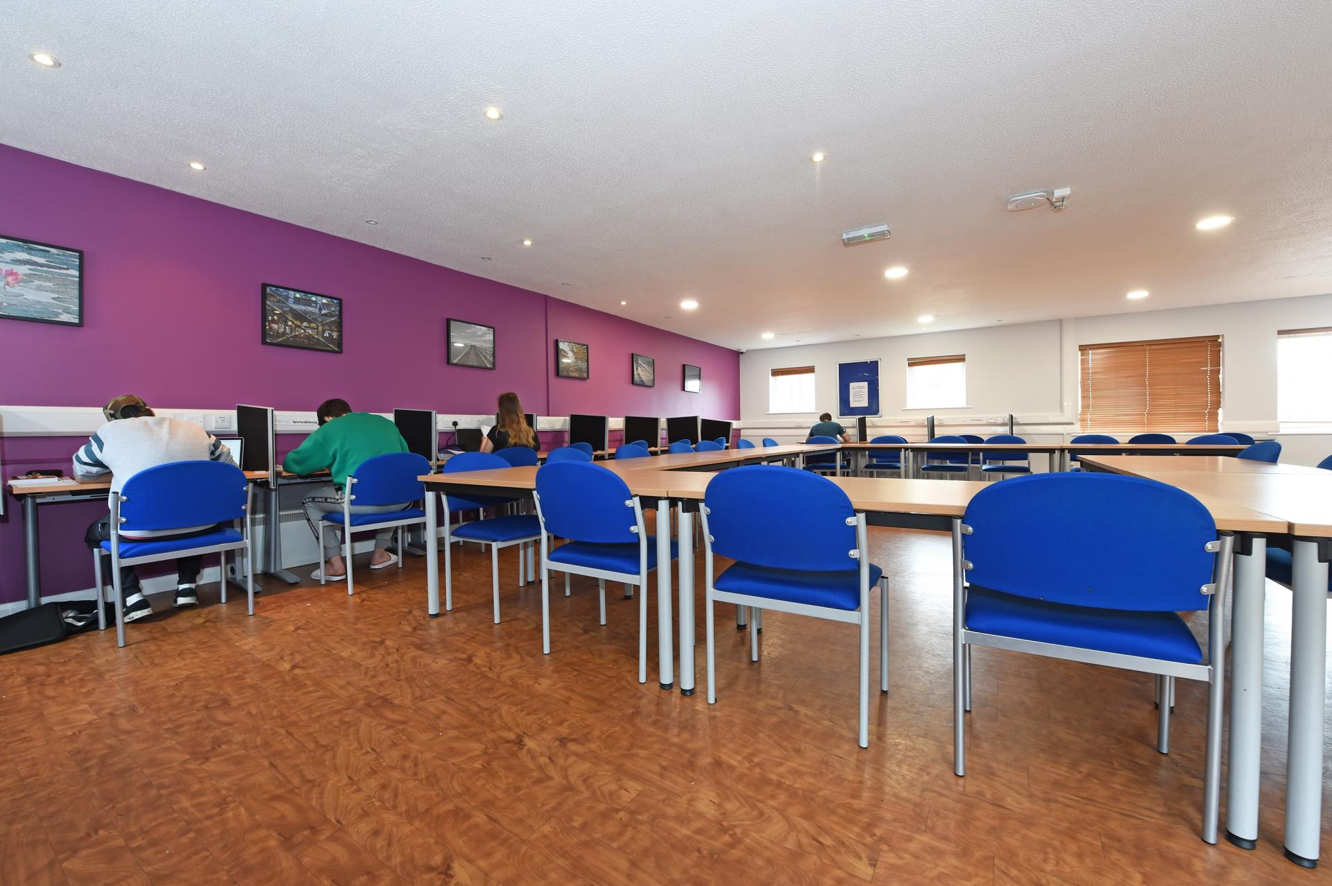 Standard Plus Room student 6 bed flat to rent on Derwent Way, Nottingham, NG7 2EG StuRents