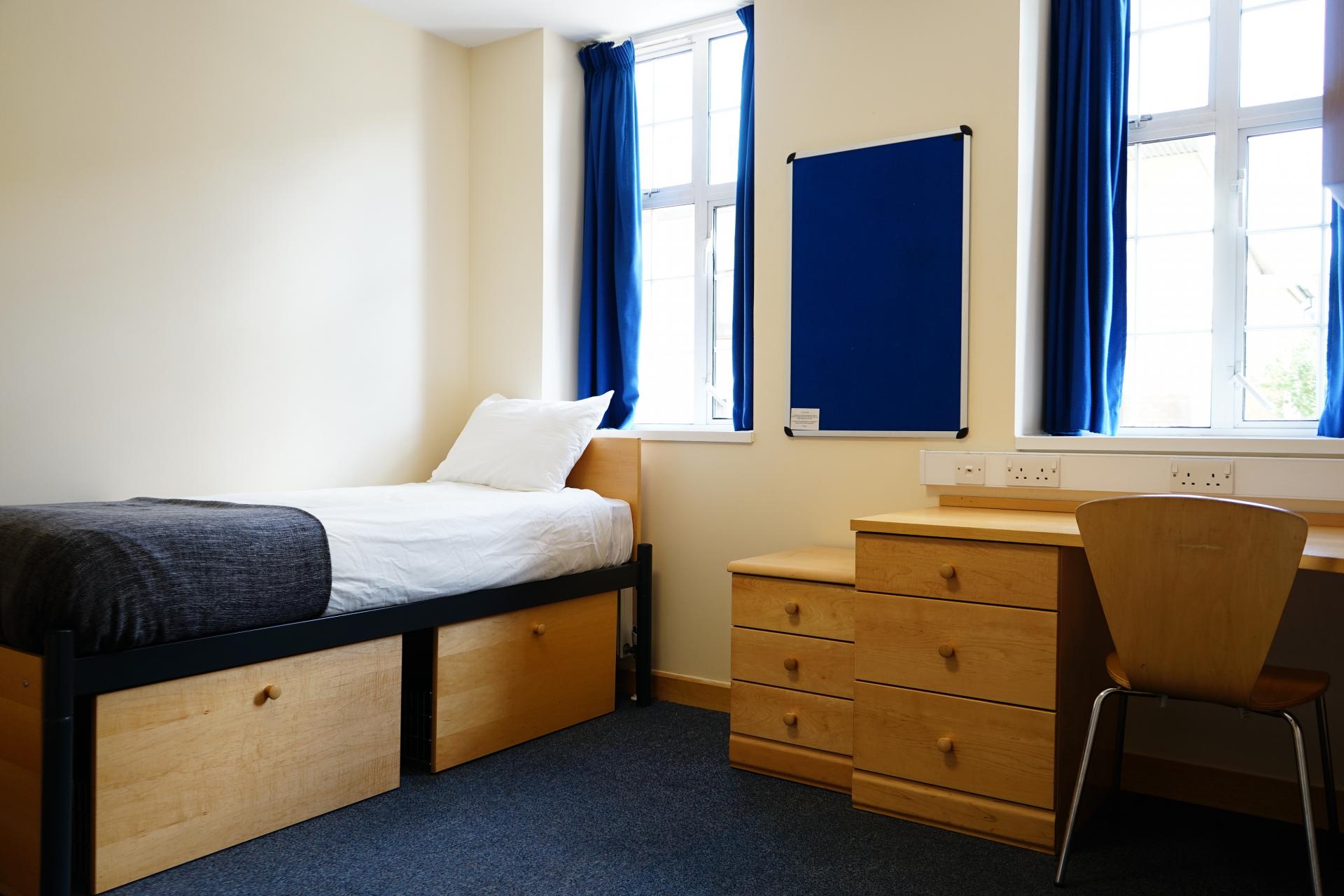 Standard Bedroom B student 1 bed flat to rent on Claredale Street ...