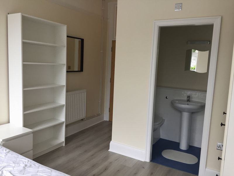 6 bed student house to rent on Tyndalls Park Road, Bristol, BS8 1PW