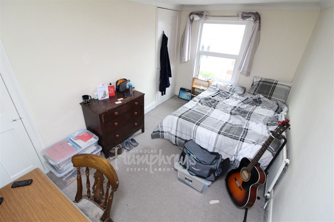 6 bed student house to rent on Watlington Street, Reading, RG1 4RS
