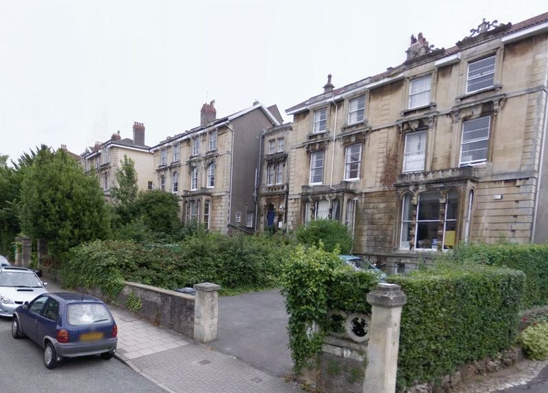 Student studio flat to rent on Tyndalls Park Road, Bristol, BS8 1PY