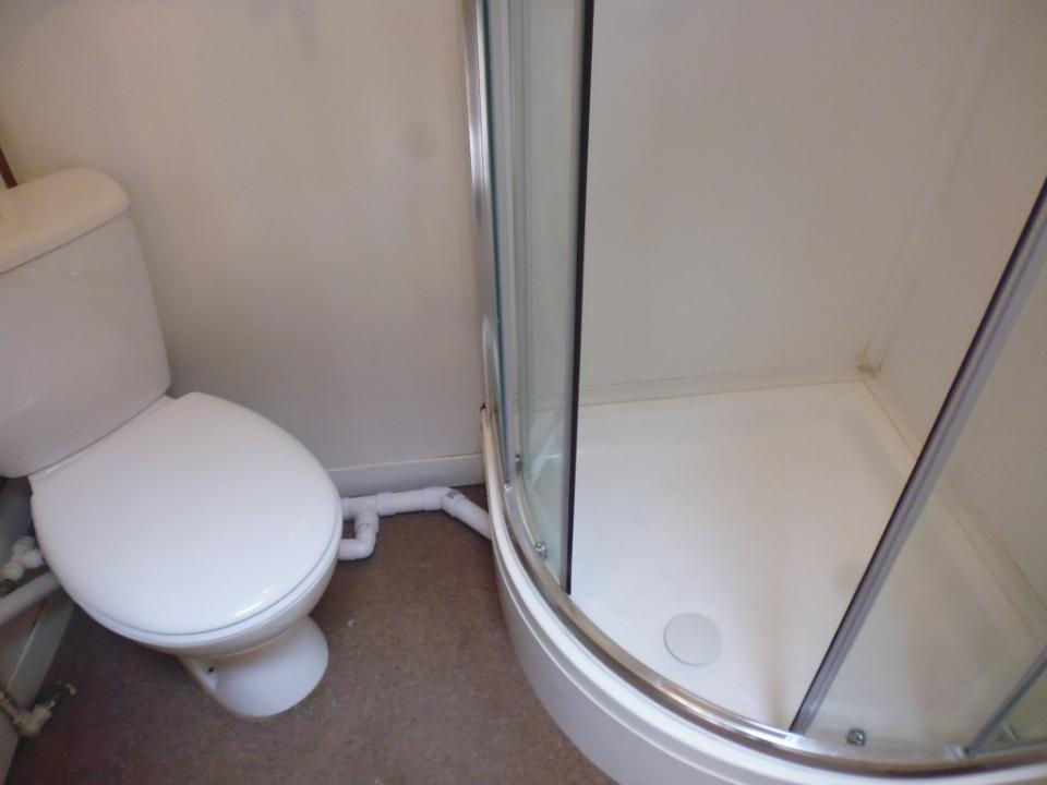 4 bed student house to rent on Taddiford Road, Exeter, EX4 4AY StuRents