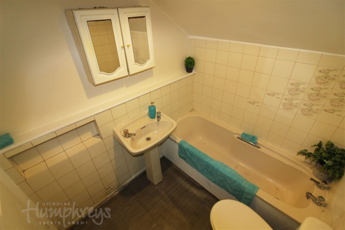 3 bed student house to rent on Linthorpe Road, Middlesbrough, TS1 4AP