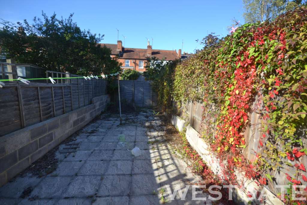 3 bed student house to rent on Foxhill Road, Reading, RG1 5QR StuRents