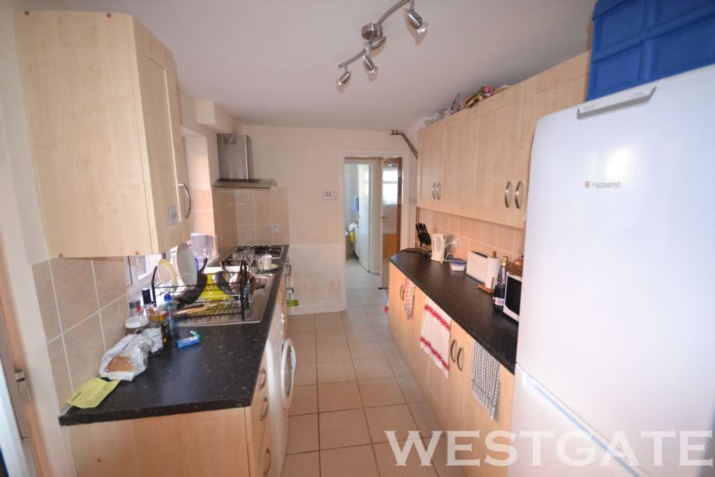 5 bed student house to rent on Donnington Road, Reading, RG1 5NE StuRents