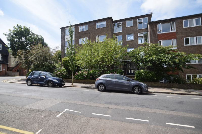 Student studio flat to rent on Windlesham Road, Brighton, BN1 3AQ