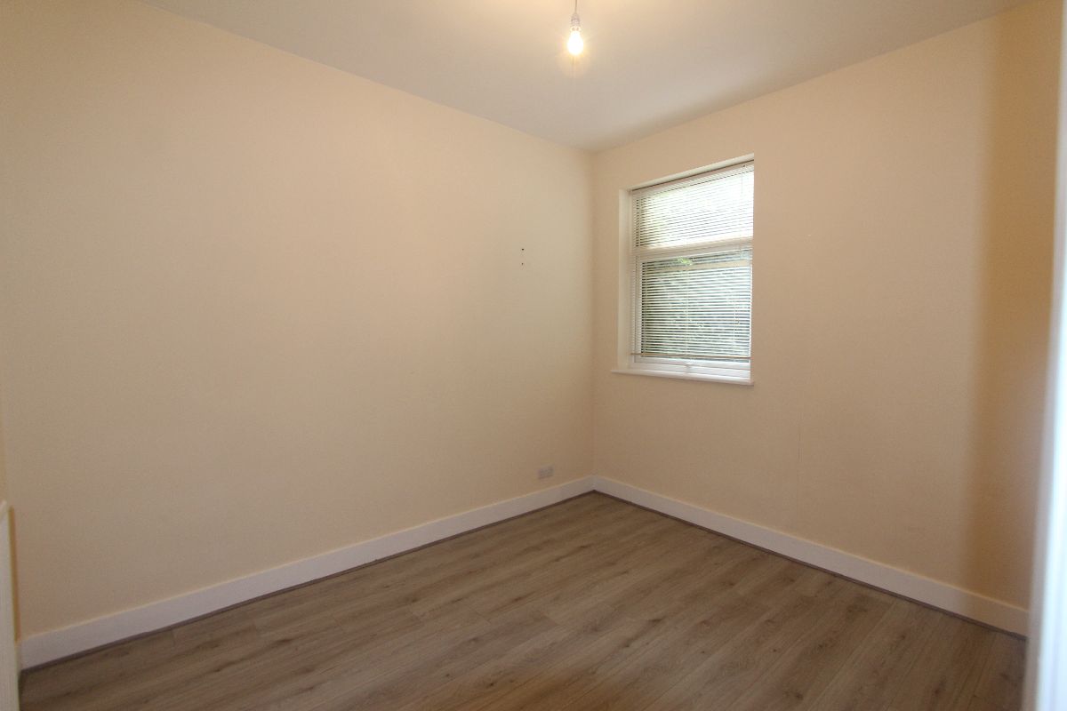 Student studio flat to rent on 1a Handsworth Road, London, N17 6DB