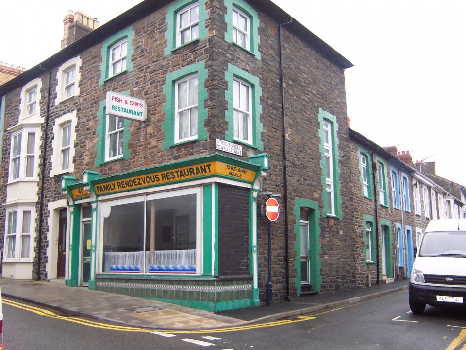 4 bed student house to rent on Bridge Street, Aberystwyth, SY23 1QB