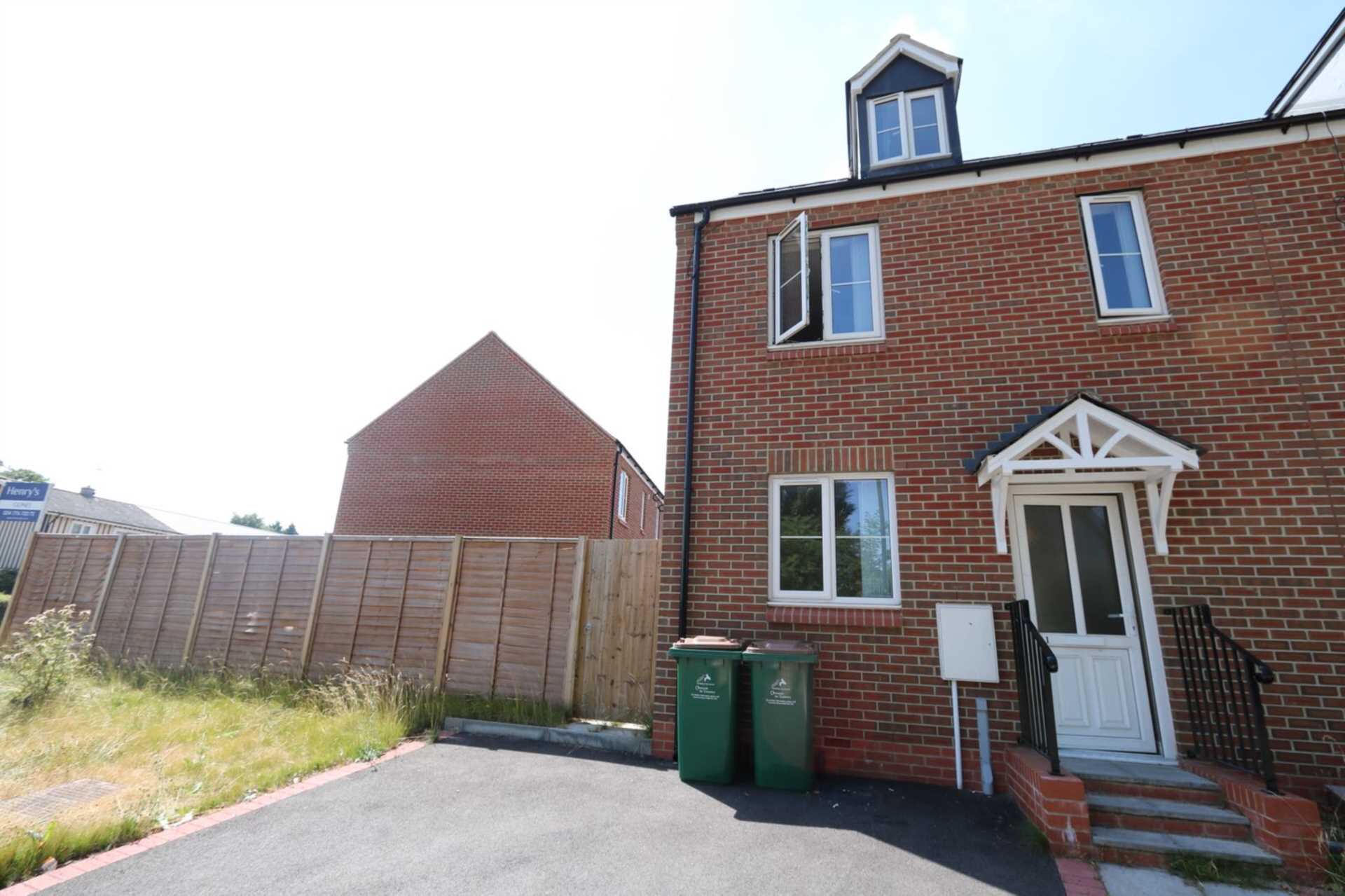 4 bed student house to rent on Templars Field, Coventry, CV4 8FR StuRents