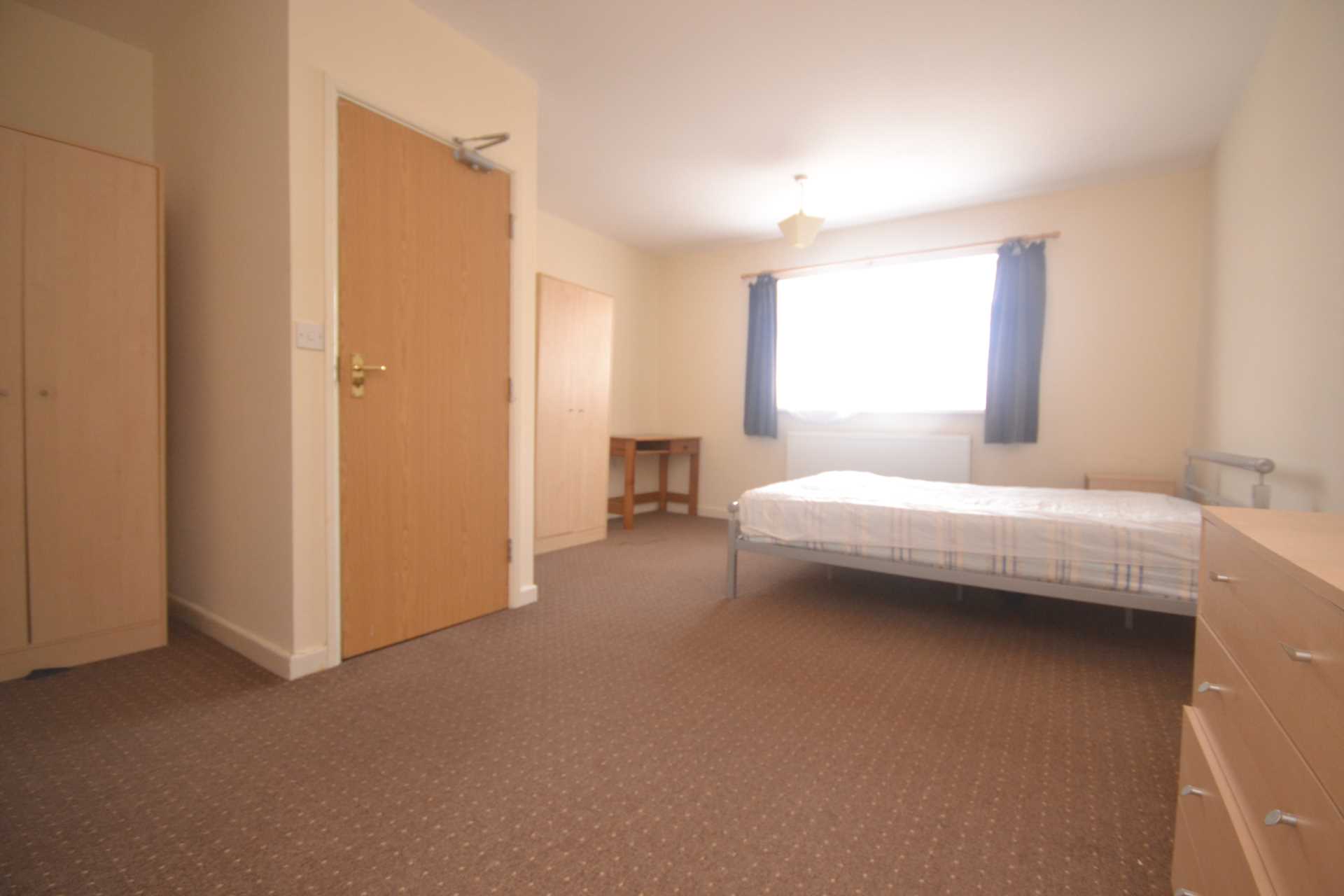 6 bed student house to rent on Clent Road, Reading, RG2 0ES StuRents