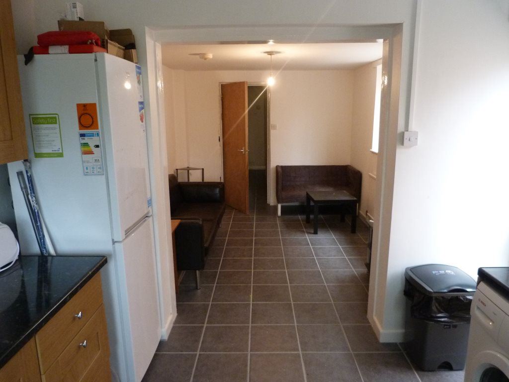 4 bed student house to rent on Elm Street, Cardiff, CF24 3QS StuRents