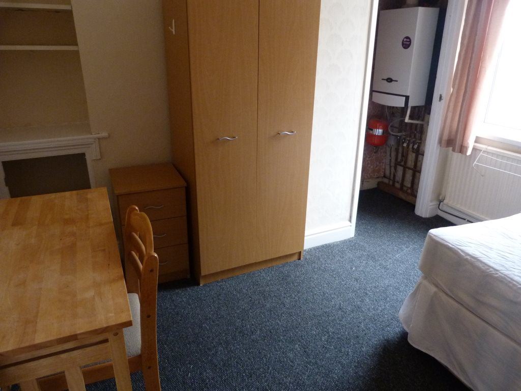 4 bed student house to rent on Elm Street, Cardiff, CF24 3QS StuRents