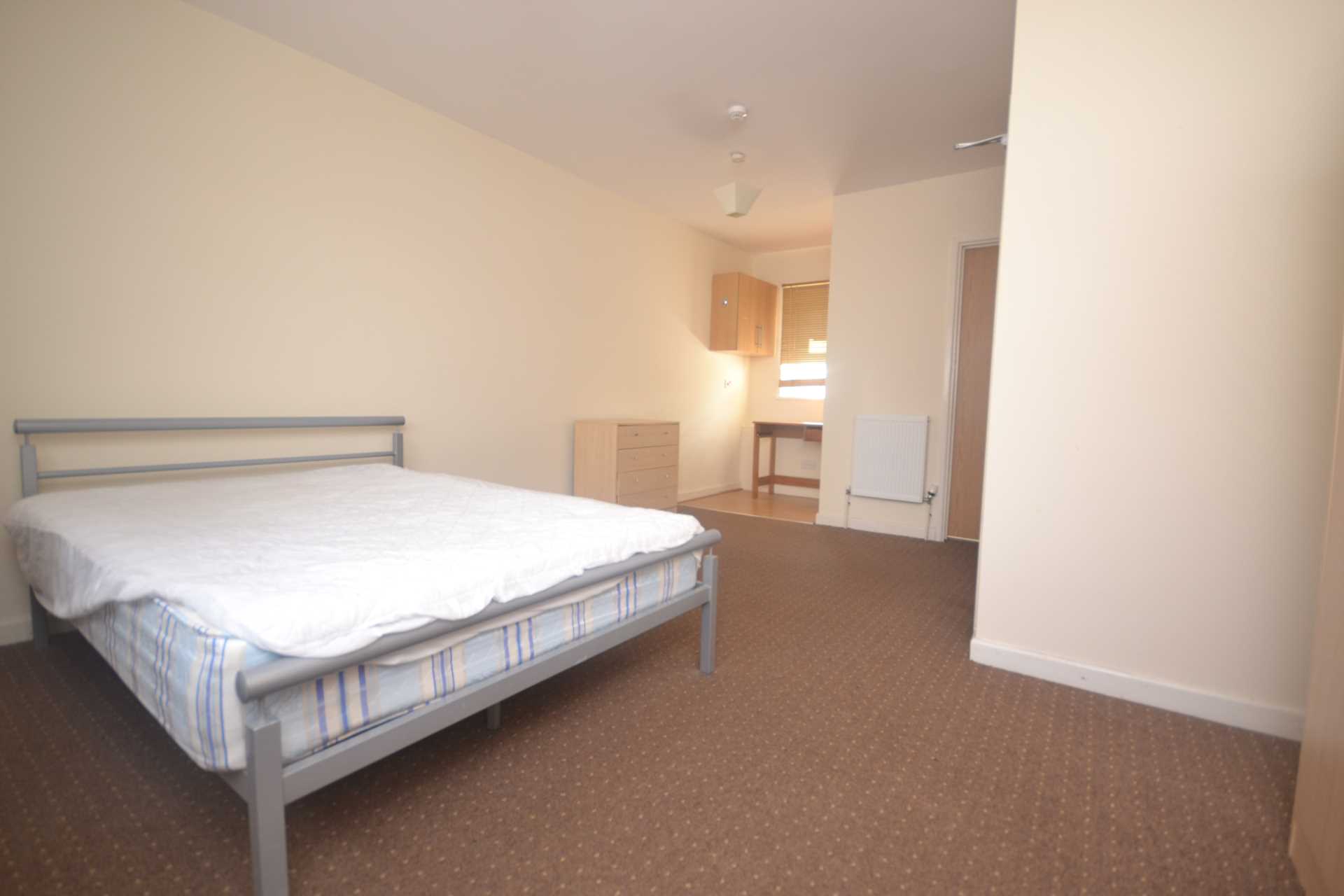 6 bed student house to rent on Clent Road, Reading, RG2 0ES StuRents