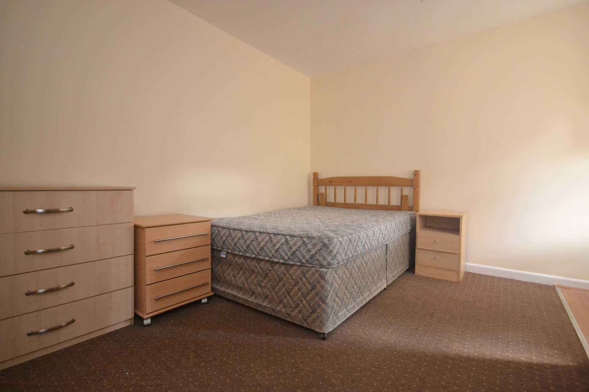 6 bed student house to rent on Clent Road, Reading, RG2 0ES StuRents