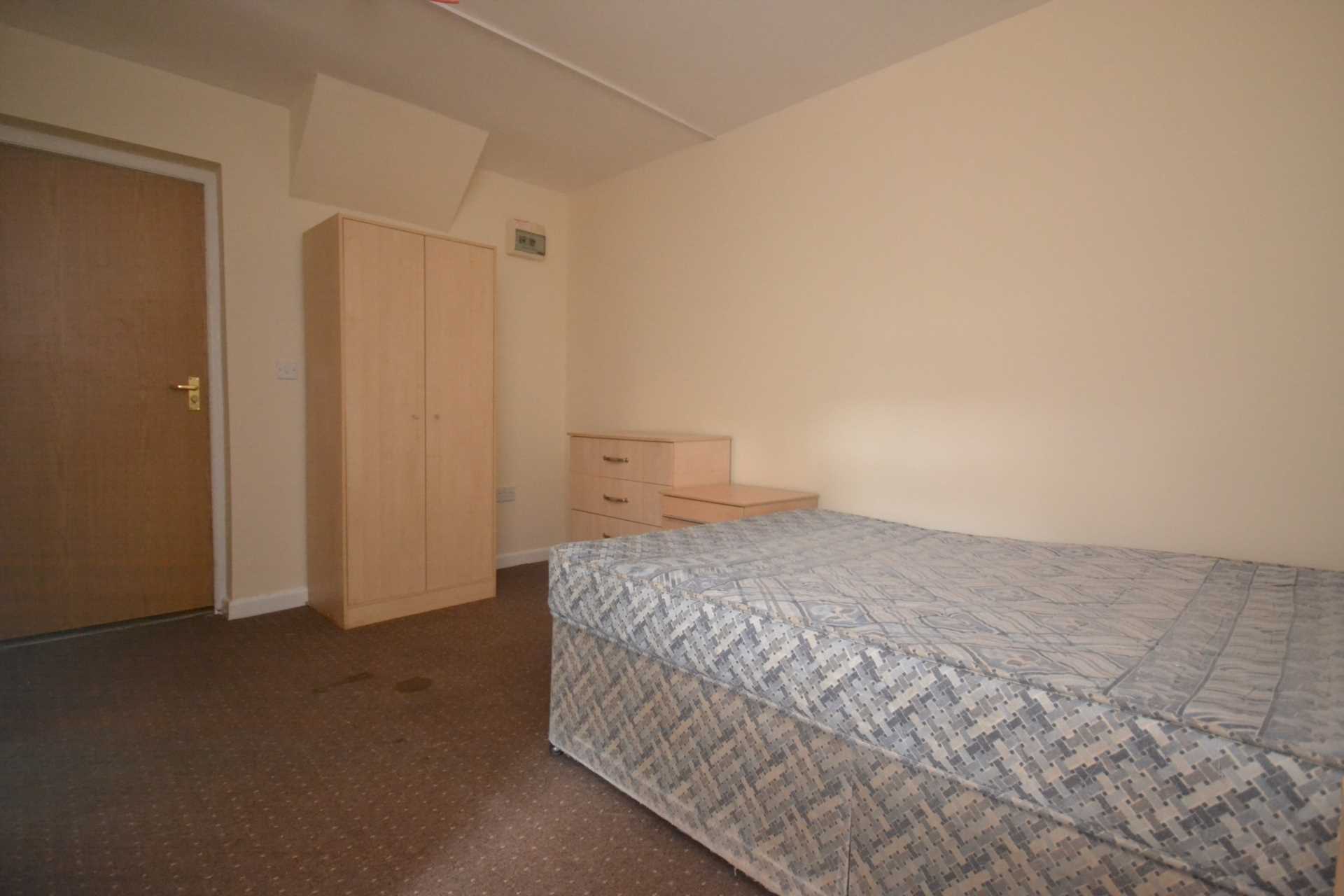 6 bed student house to rent on Clent Road, Reading, RG2 0ES StuRents