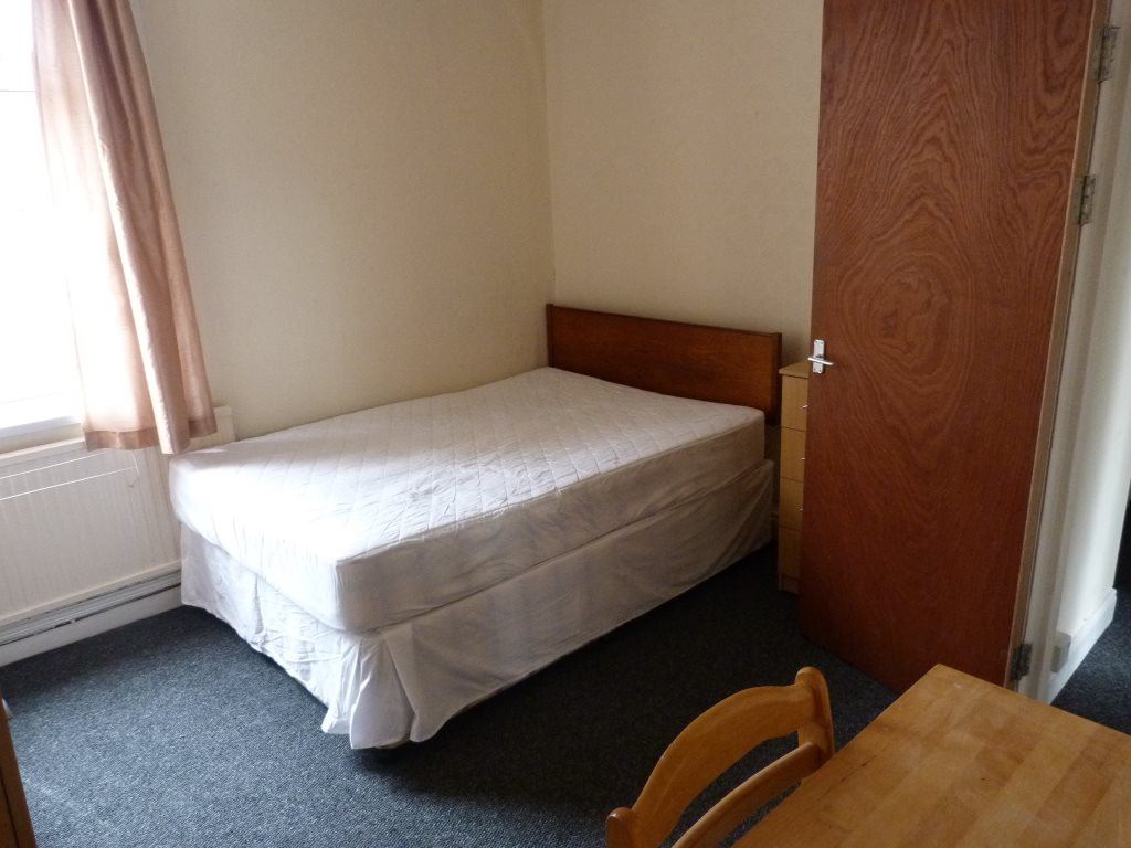 4 bed student house to rent on Elm Street, Cardiff, CF24 3QS StuRents