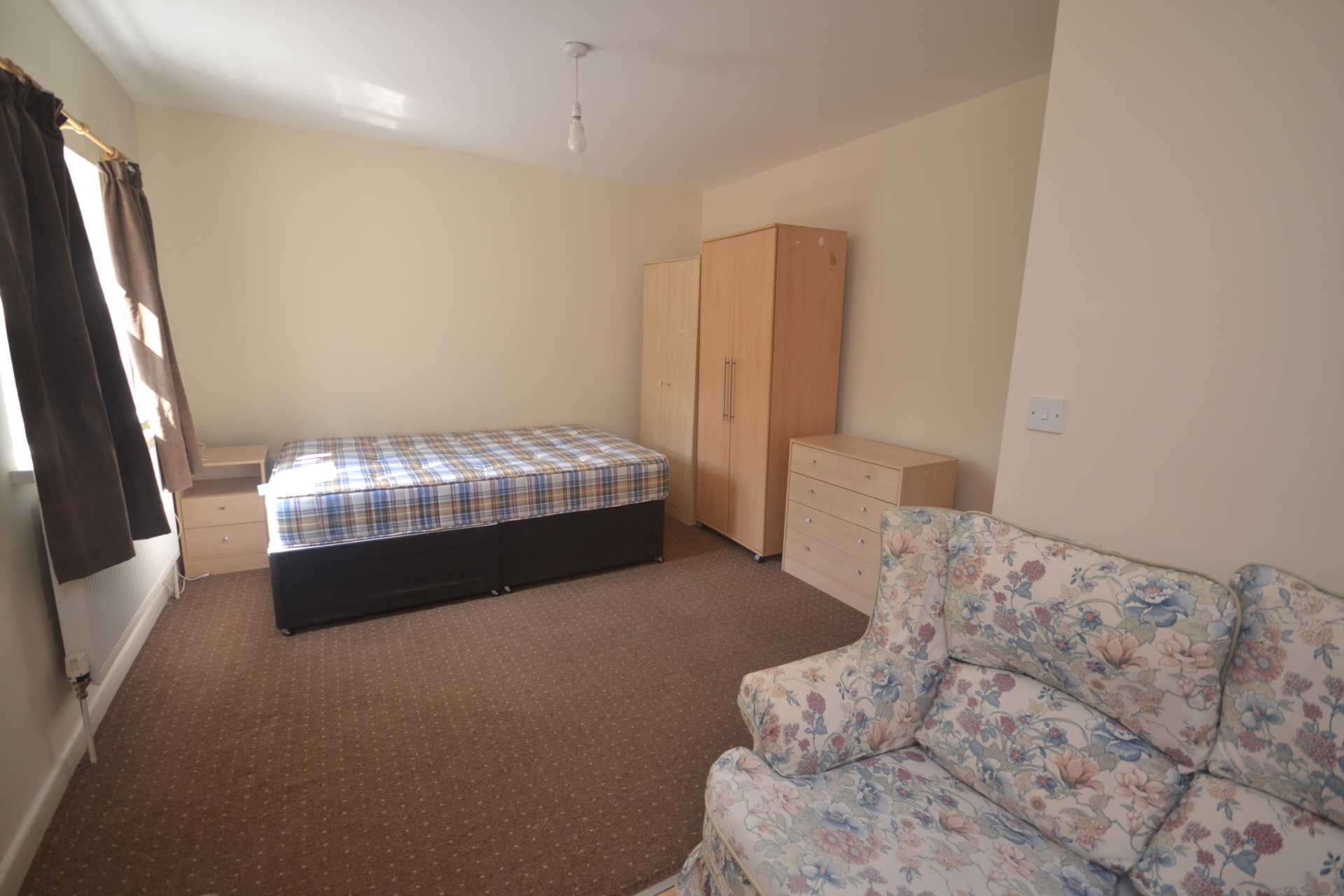 6 bed student house to rent on Clent Road, Reading, RG2 0ES StuRents