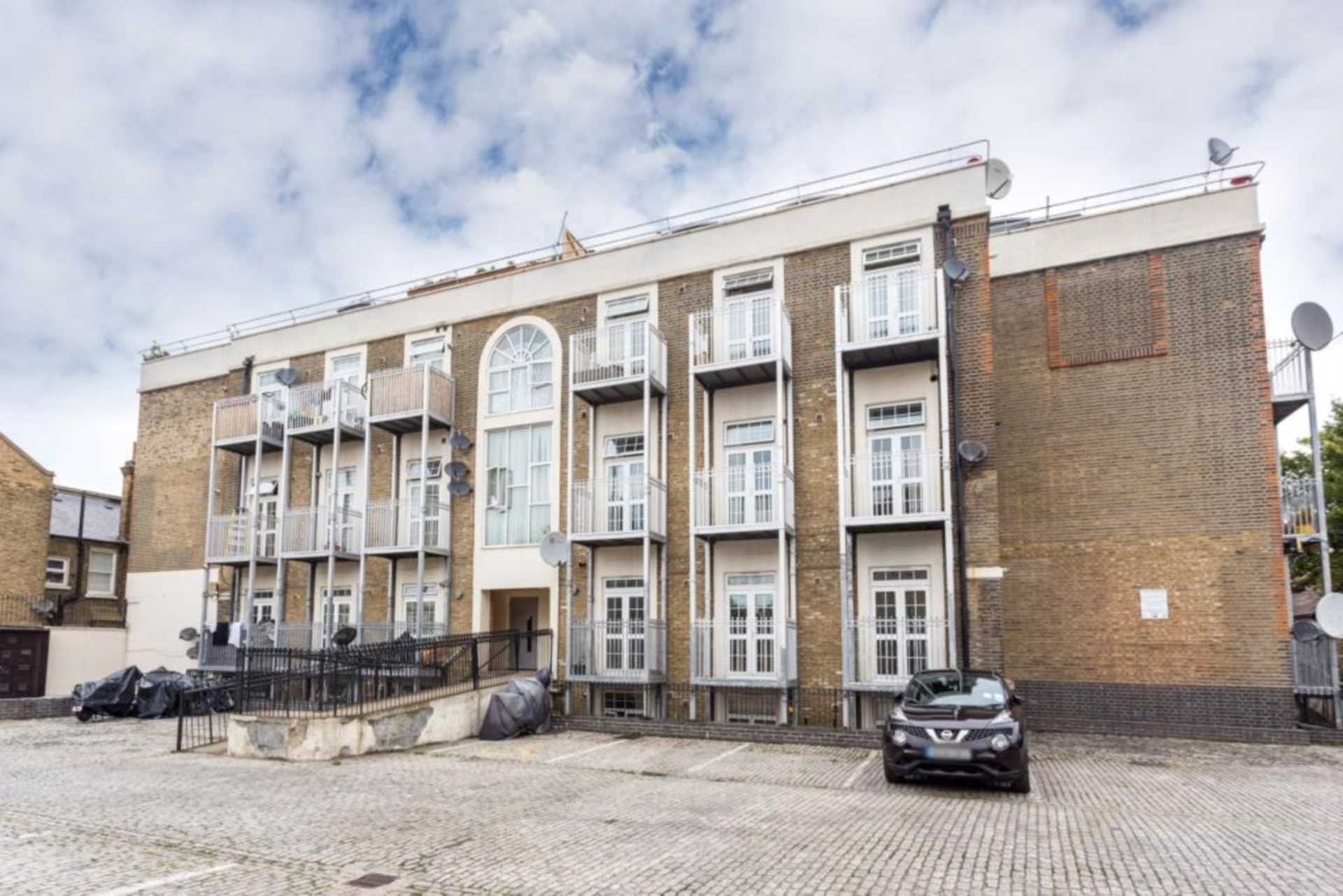 2 bed student house to rent on Upton Lane, London, E7 9NP StuRents