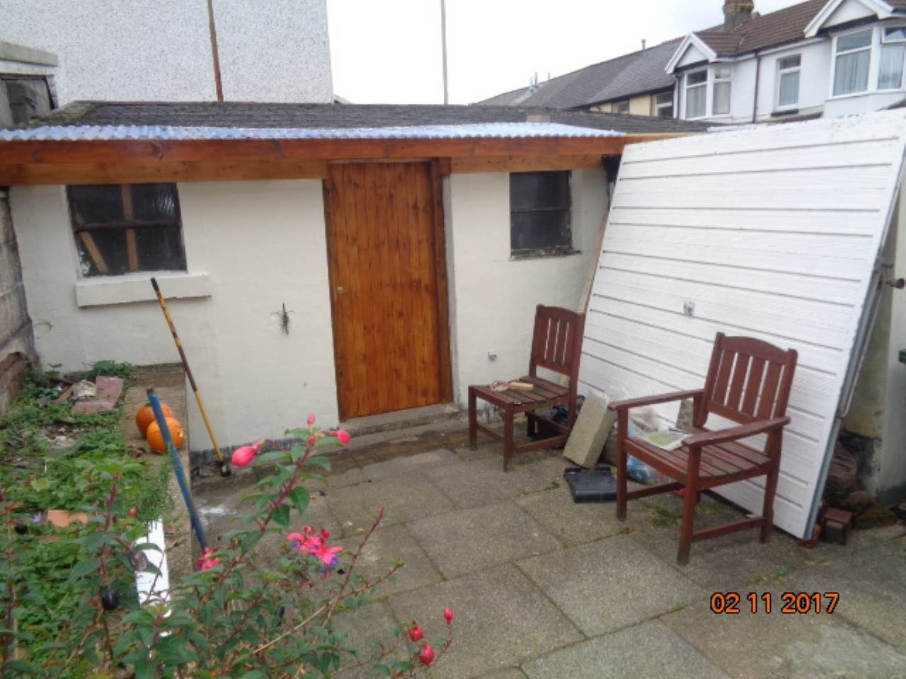 Student studio flat to rent on Lawn Terrace (Room 1), Pontypridd, CF37
