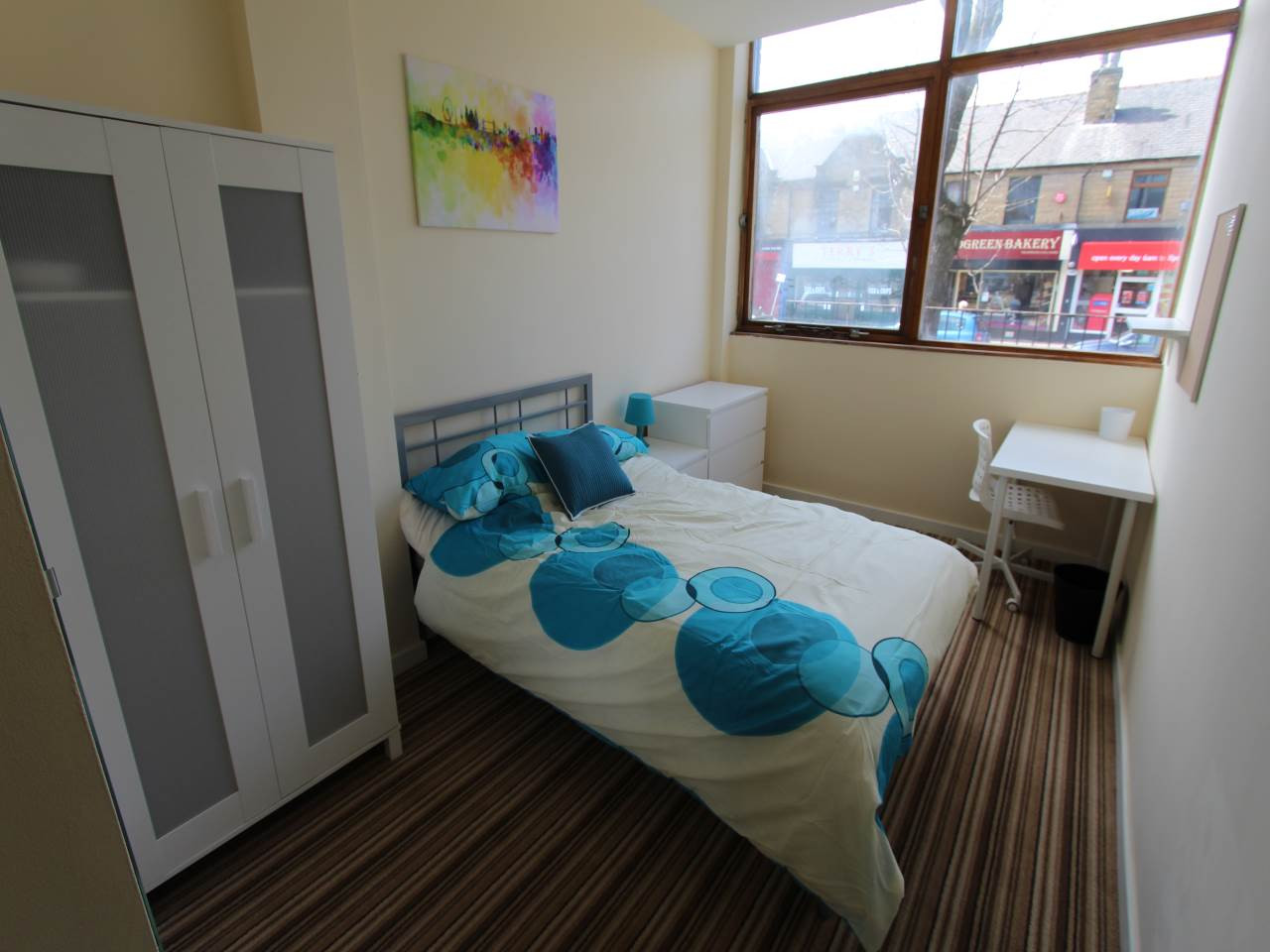 3 bed student house to rent on Birch House Flats, Huddersfield, HD5 9BU