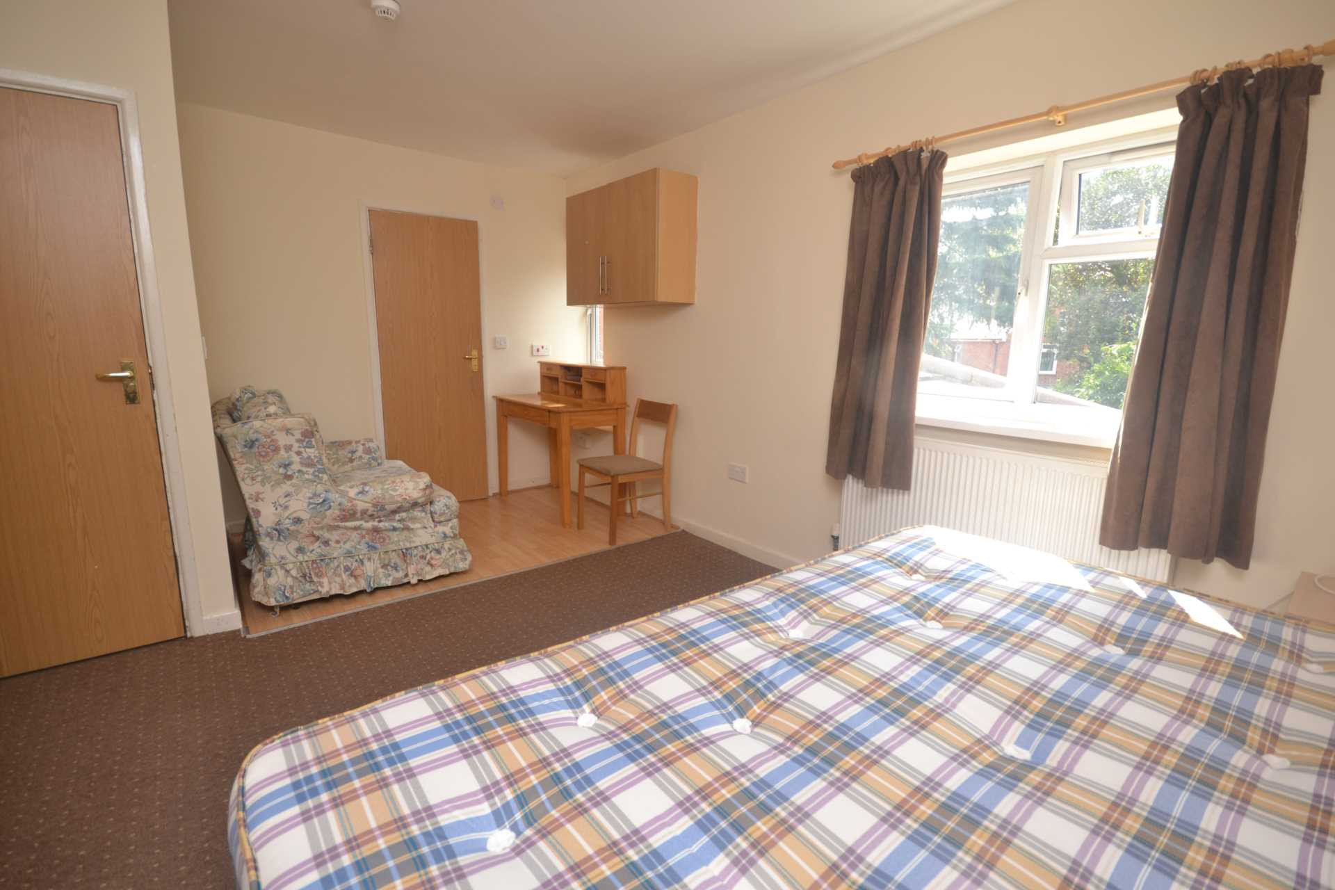 6 bed student house to rent on Clent Road, Reading, RG2 0ES StuRents