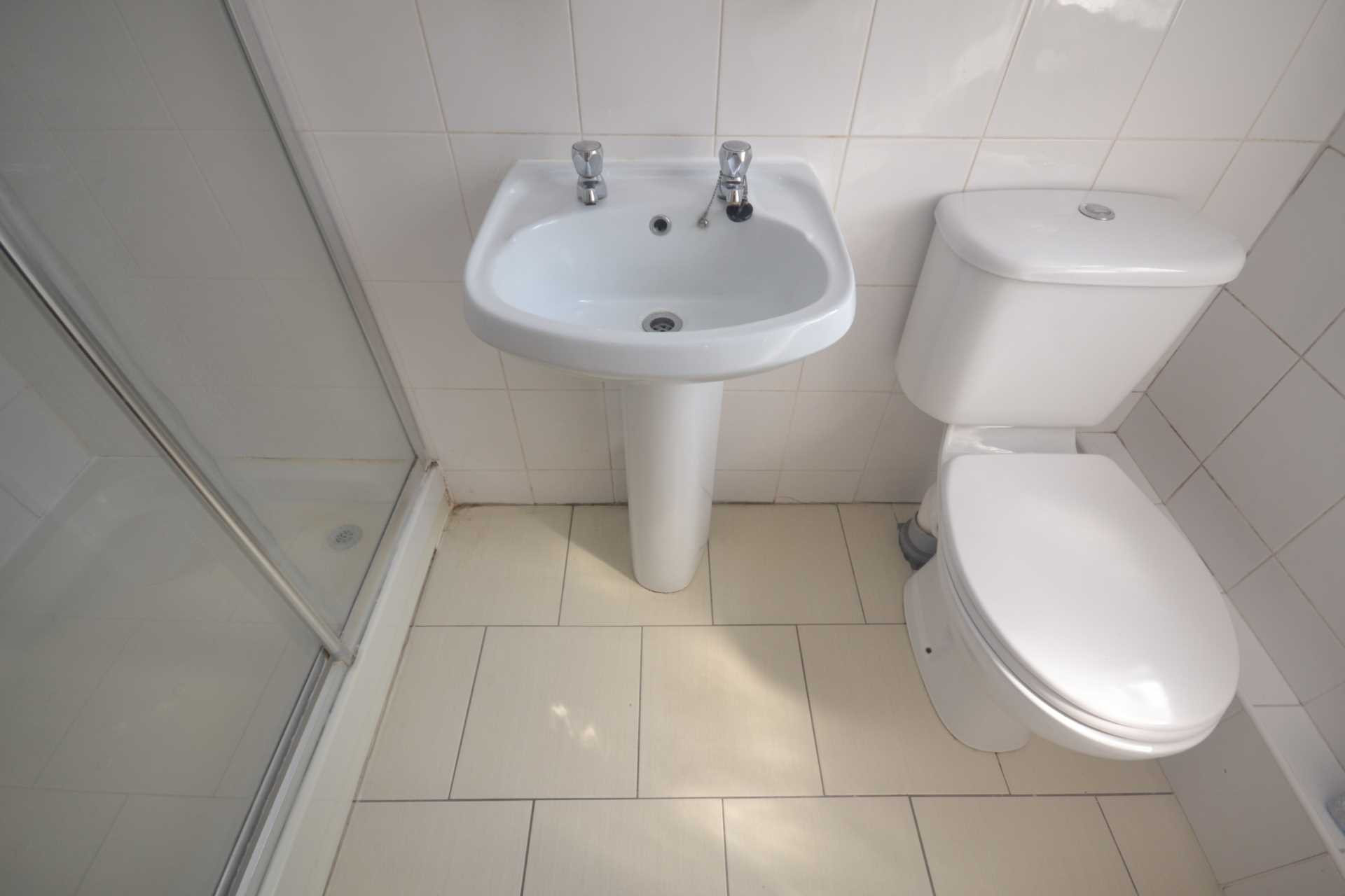 6 bed student house to rent on Clent Road, Reading, RG2 0ES StuRents