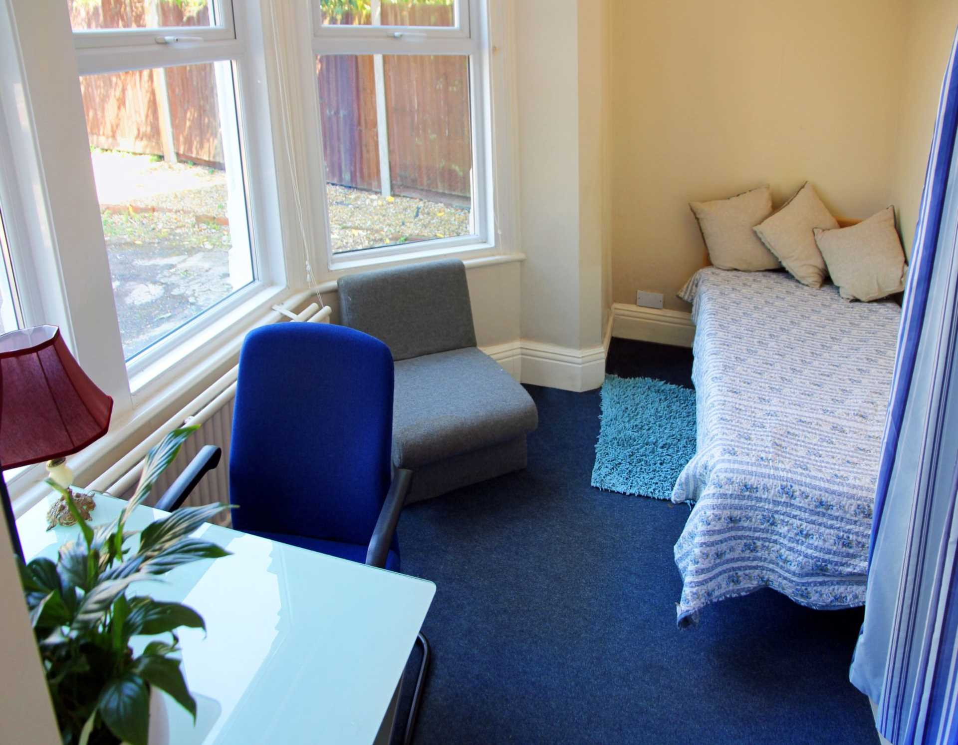 6 bed student house to rent on Christchurch Road, Reading, RG2 7AD