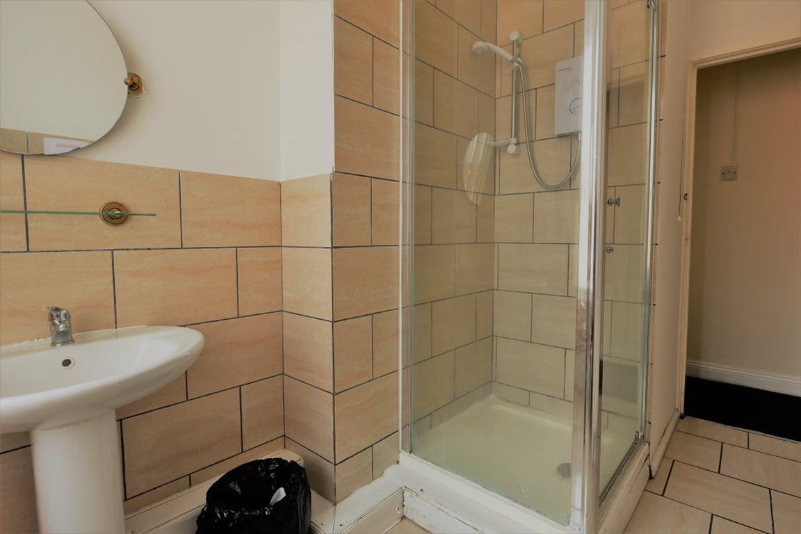 3 bed student house to rent on Kelsall Avenue, Leeds, LS6 1RB StuRents