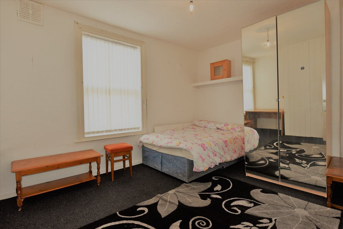 3 bed student house to rent on Kelsall Avenue, Leeds, LS6 1RB StuRents