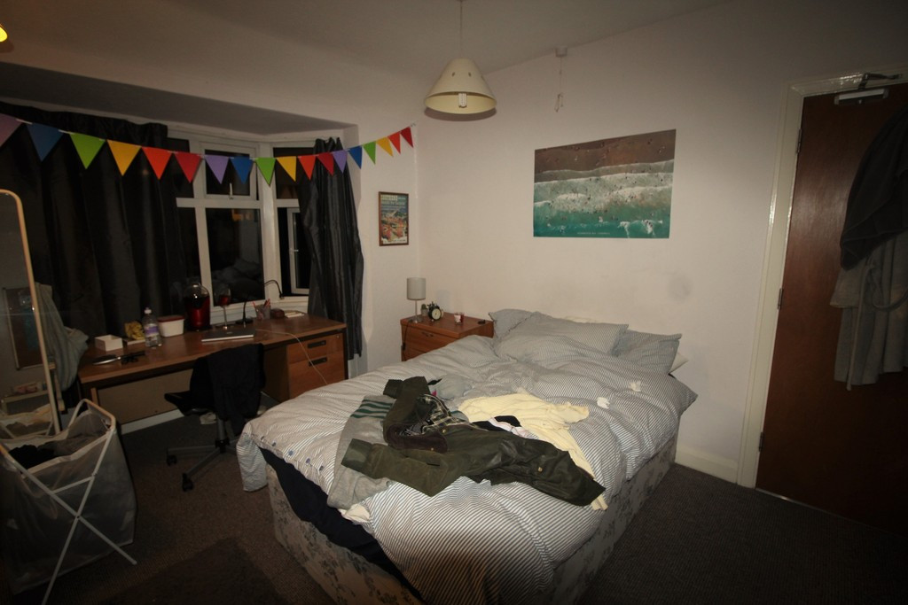 4 bed student house to rent on Rolleston Drive, Nottingham, NG7 1JT