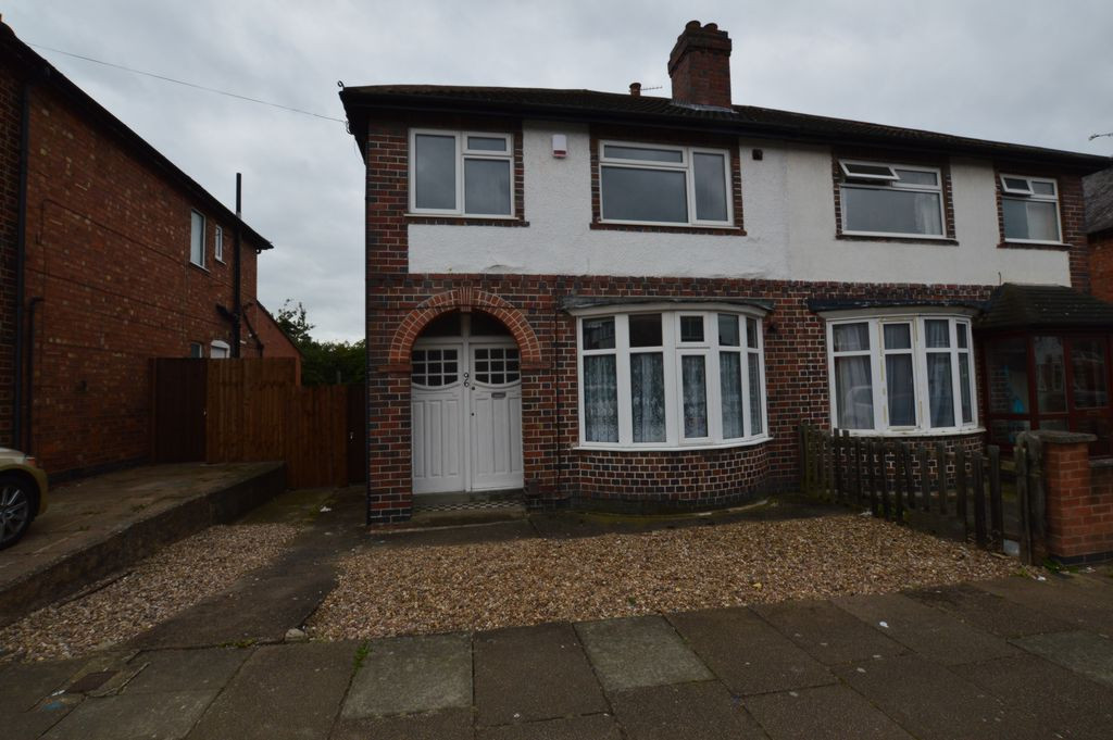 4 bed student house to rent on Greenhill Road, Leicester, LE2 3DL