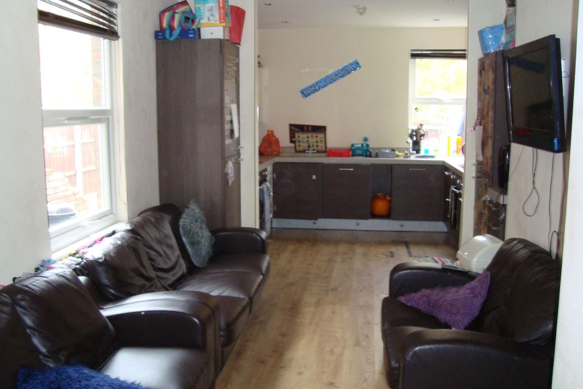 7 bed student house to rent on Uttoxeter New Road, Derby, DE22 3JB