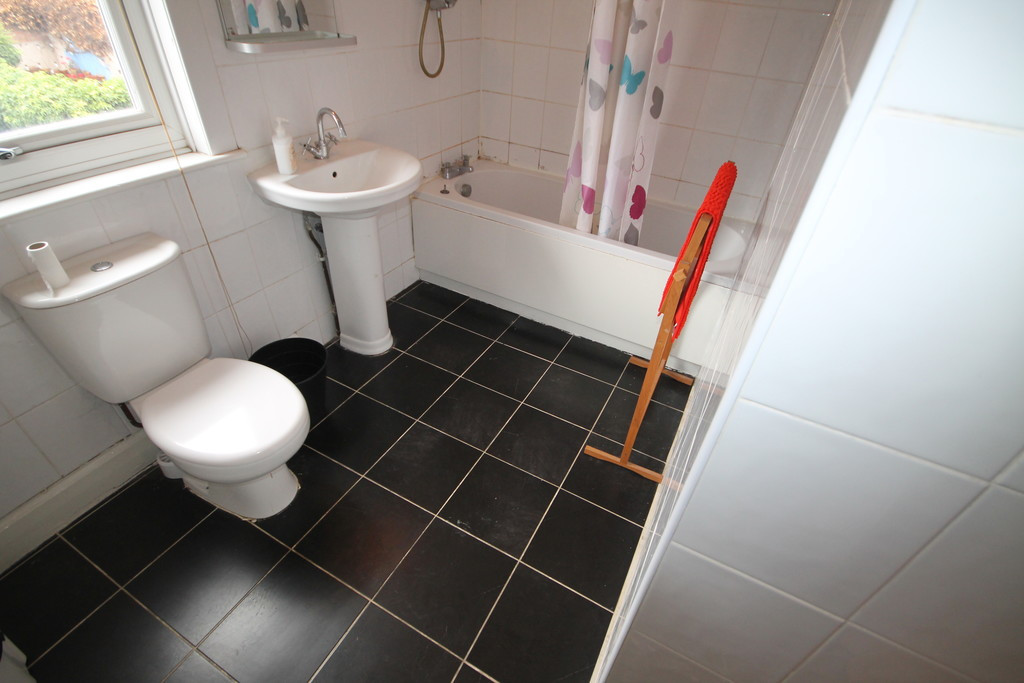 3 bed student house to rent on Narborough Road, Leicester, LE3 0LE